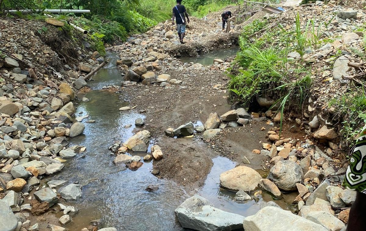 Alluvial gold JV site along a jungle creek near Arawa, Bougainville